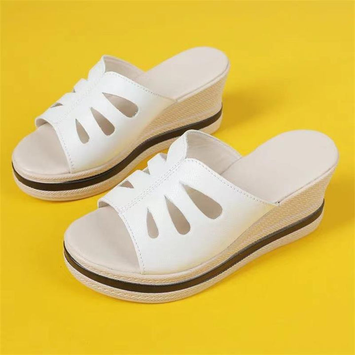 Dame Wedge-Pantoletten med moderne cut-out-design og behageligt fodseng Stilla