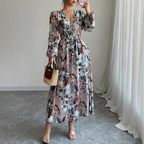 Dame langærmet maxikjole i floral chiffon kvalitet med dyb V-udskæring Stilla