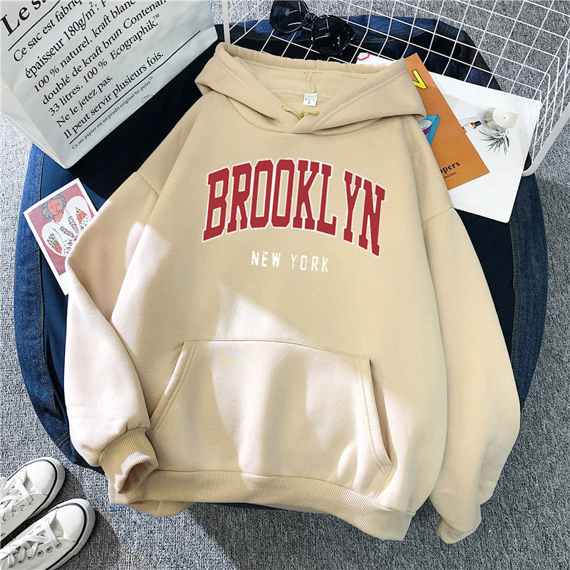 Kvinders hoodie med trendy Brooklyn print Skovae