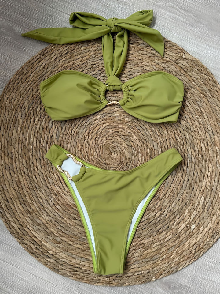 Dame Bikini-sæt med innovativt halterneck og elegante ringe Stilla