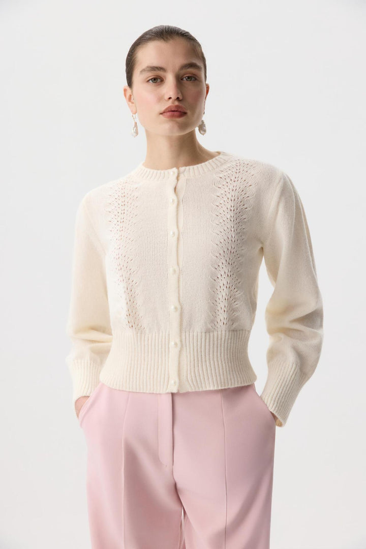 Kvinders cardigan med fint blonder mønster og elegante knapper Stilla