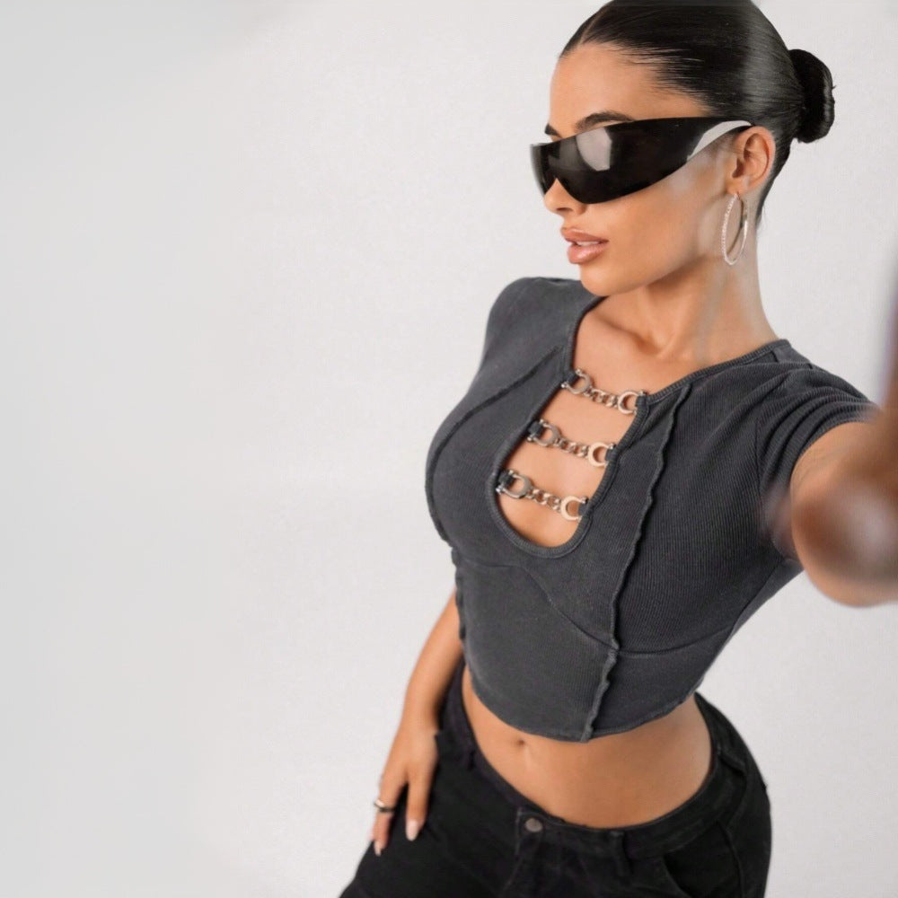 Kvinders crop top med dekorative kæde accenter og figursyet pasform Stilla