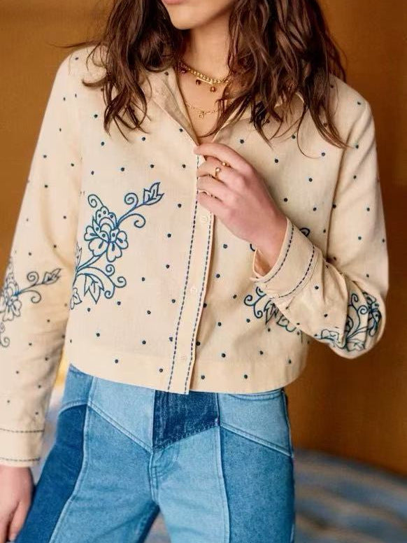 Dame broderet bluse med fine detaljer Stilla