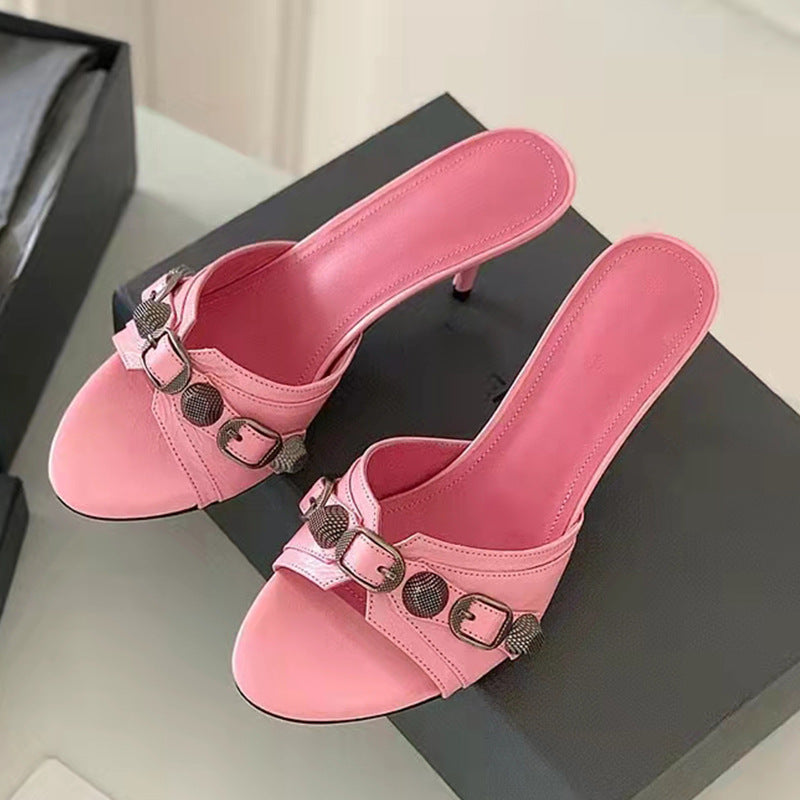 Femme stilfulde Slip-On hæl mules med dekorativ spænde-detalje Stilla