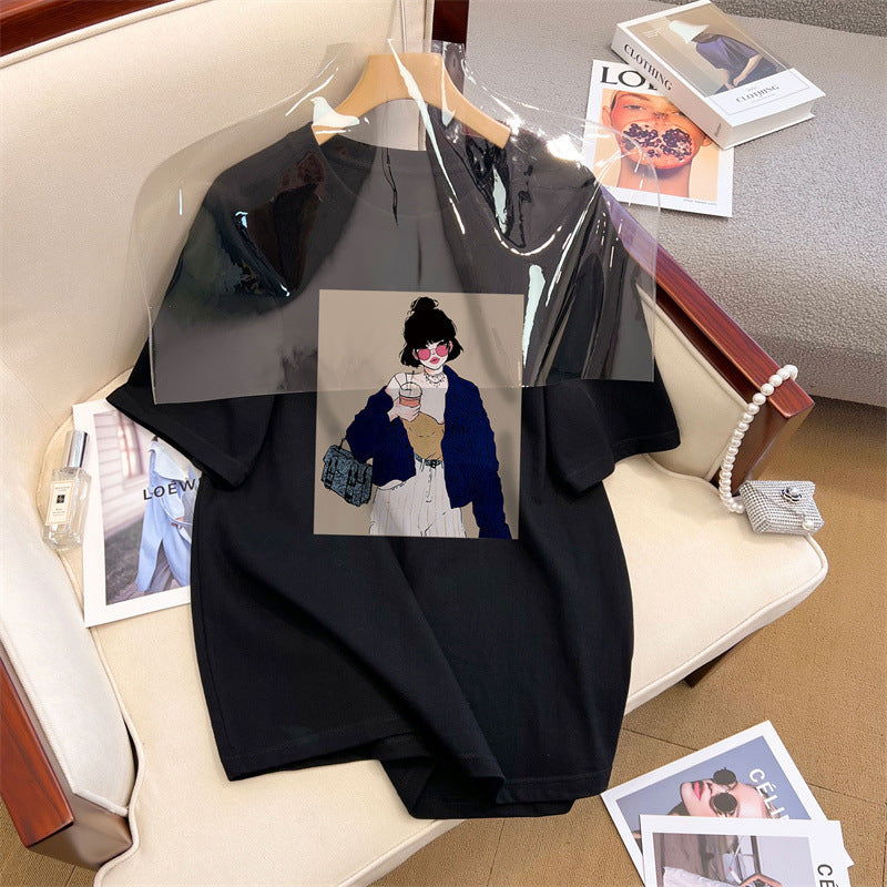 Dame T-shirt med kreativ modeillustrationstryk og afslappet snit Stilla