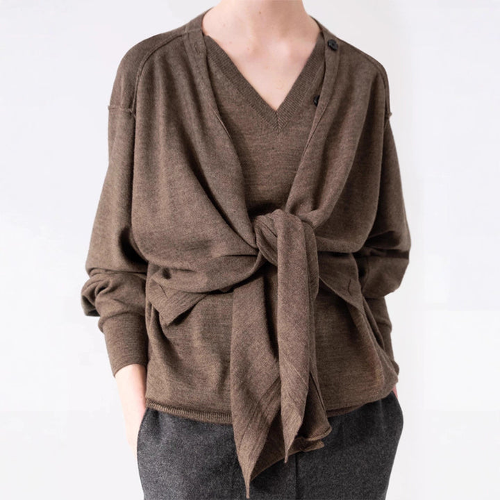 Kvinders afslappede strikket cardigan med asymmetrisk snit og knapdetaljer Stilla