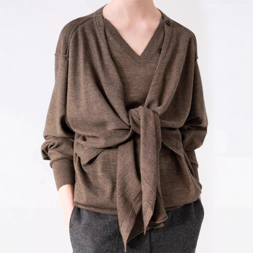 Kvinders afslappede strikket cardigan med asymmetrisk snit og knapdetaljer Stilla