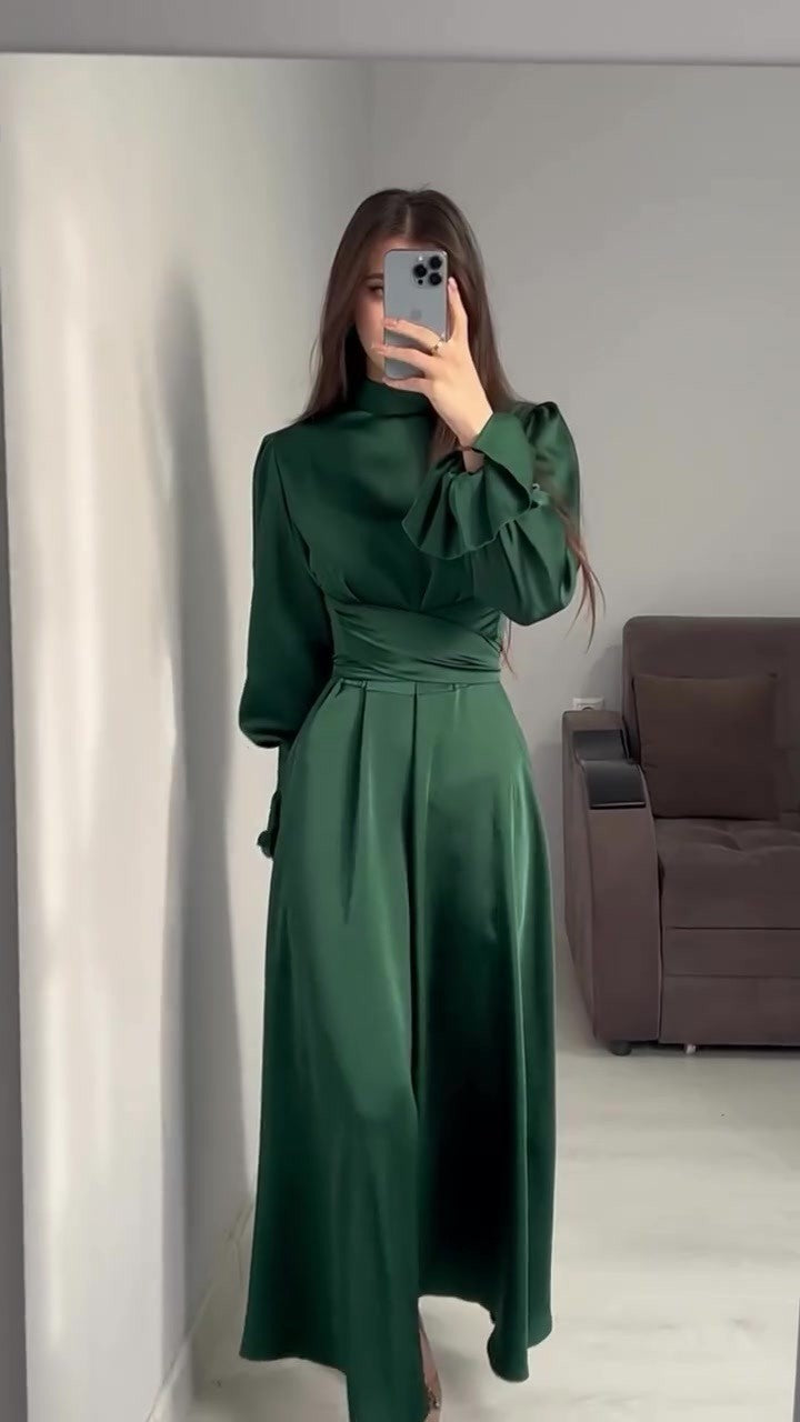 Dame elegant langærmet kjole med flot rufflesdetalje og taljeindsats Stilla