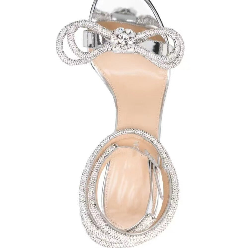 Femme Krystal-besatte Stiletto-sandaler med justerbar ankelrem Stilla
