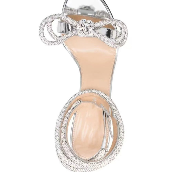 Femme Krystal-besatte Stiletto-sandaler med justerbar ankelrem Stilla