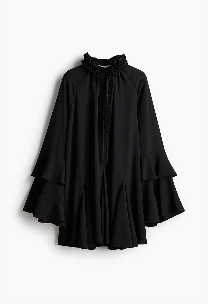Femme Flowing Cape Bluse med Rynket Udsnit og Klokkeærmer Stilla