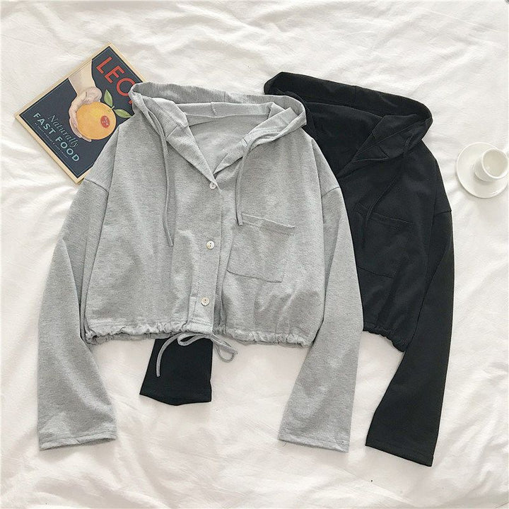 Femme Korte Button-Up Hoodie med Snøre-Detalje Stilla