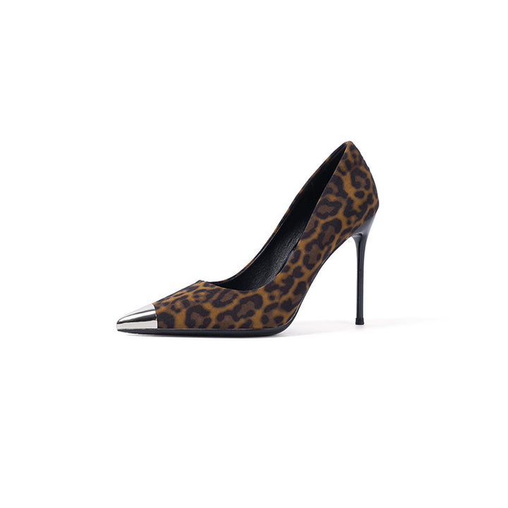 Femme spidse stiletter med dyreprint og metallisk accent Stilla