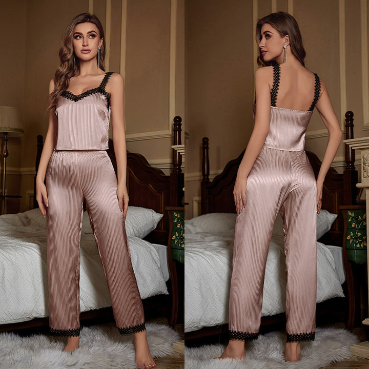 Dame Satin Pyjamasæt med delikate flæse detaljer Stilla