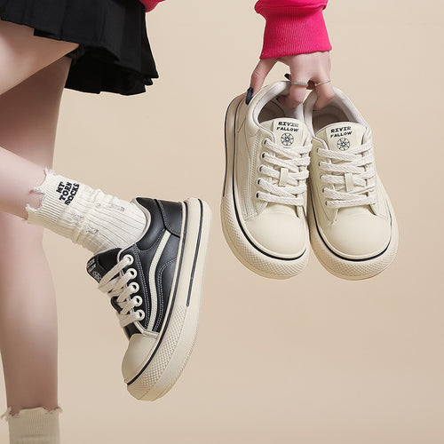Dame Sneakers med tyk gummisål og stilfuldt overmateriale Stilla