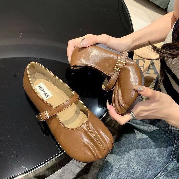Dame elegante Ballerinas med justerbar rem og smart folder-detalje Stilla