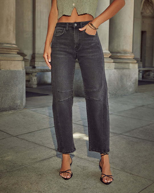 Damejeans med bred skåret ben og moderne design Stilla