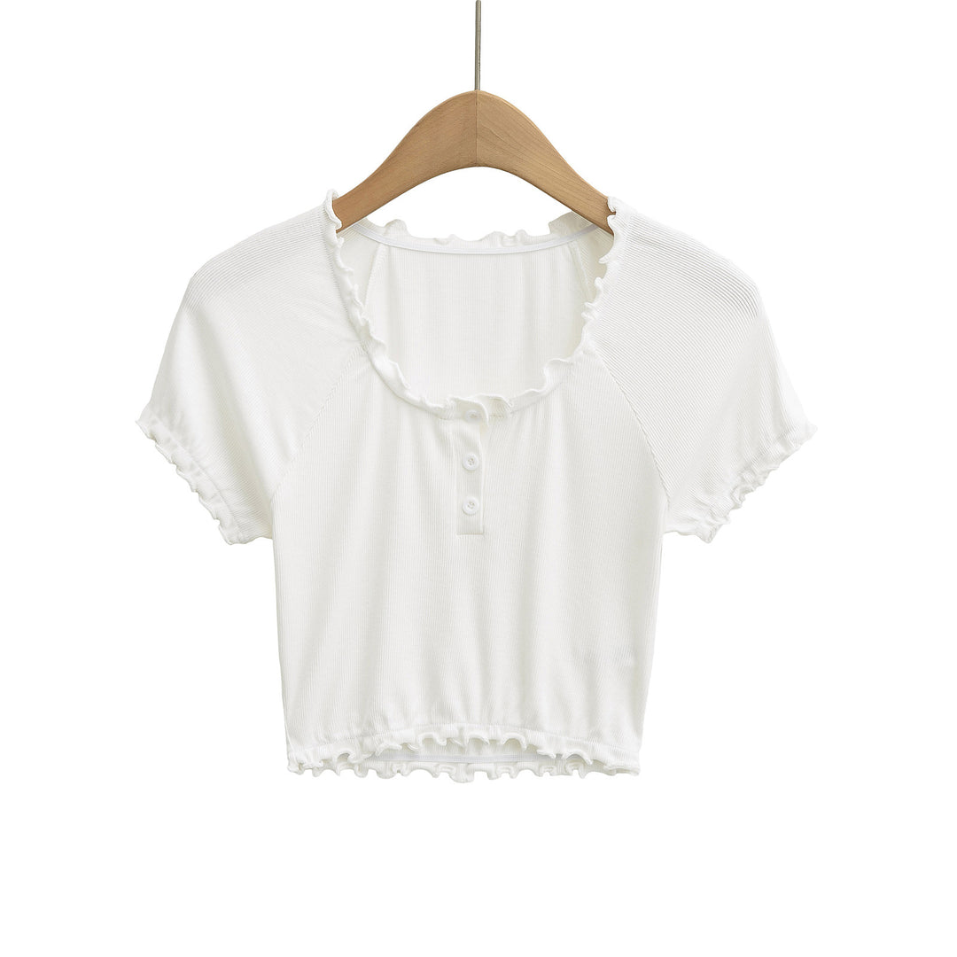 Dame cropped T-shirt med flæsedetaljer og knaplukning Stilla