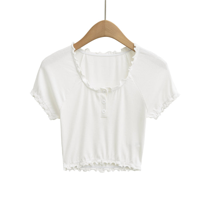 Dame cropped T-shirt med flæsedetaljer og knaplukning Stilla