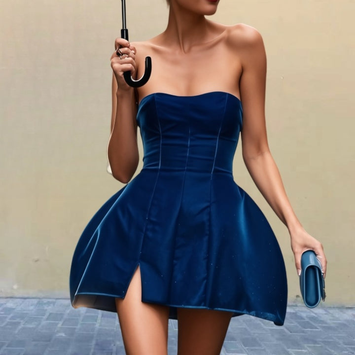 Dame cocktailkjole med off-shoulder design og voluminøs nederdel Stilla