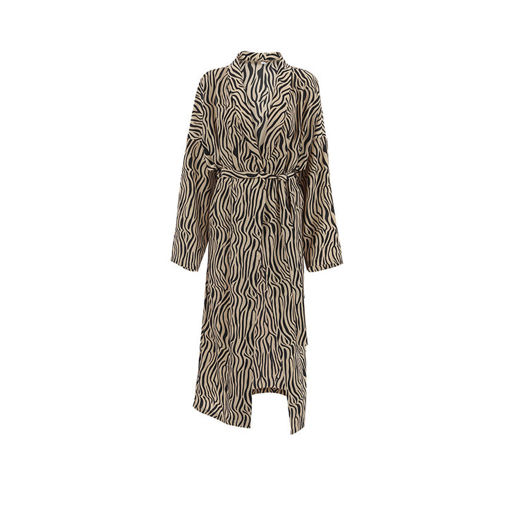 Dame elegant kimono med dyreprint og flydende snit Stilla