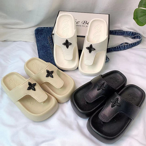 Dame Behagelige og stilfulde sandaler med bred rem og dekorativt accent Stilla