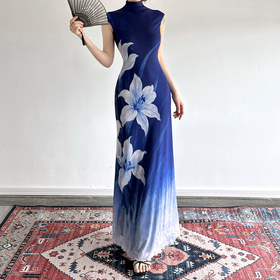 Dame maxikjole med blomsterdesign og elegant ståkrave Skovae