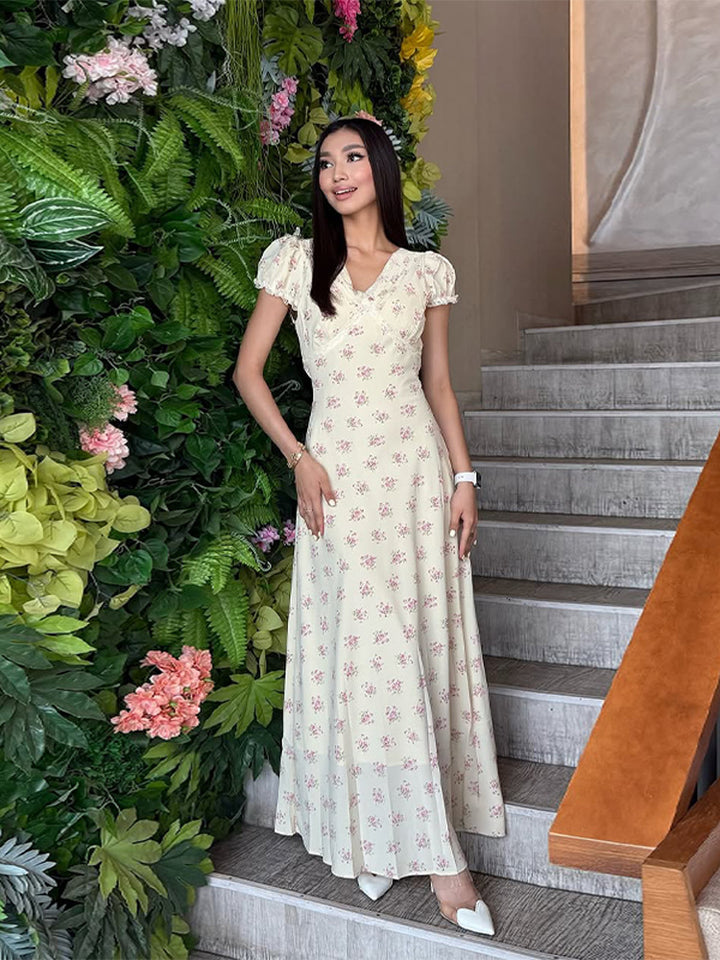 Dame Maxikjole med blomstermønster og elegante pufærmer Stilla