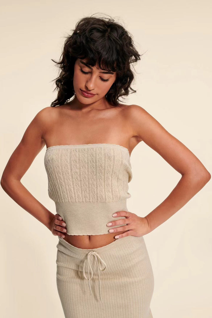 Dame Crop-Top med fin ribstrikstruktur og elegant bandeau-udskæring Stilla