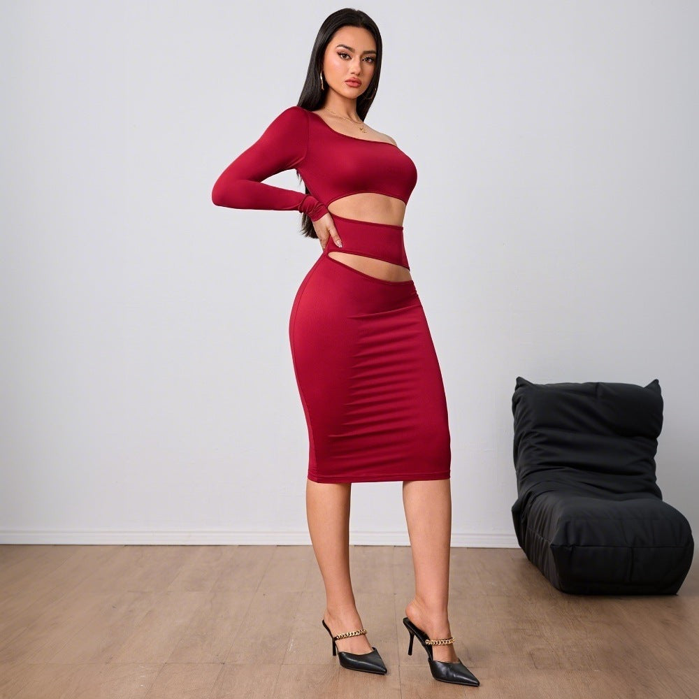 Kvinders tætsiddende cut-out midi kjole med asymmetrisk design og lange ærmer Stilla