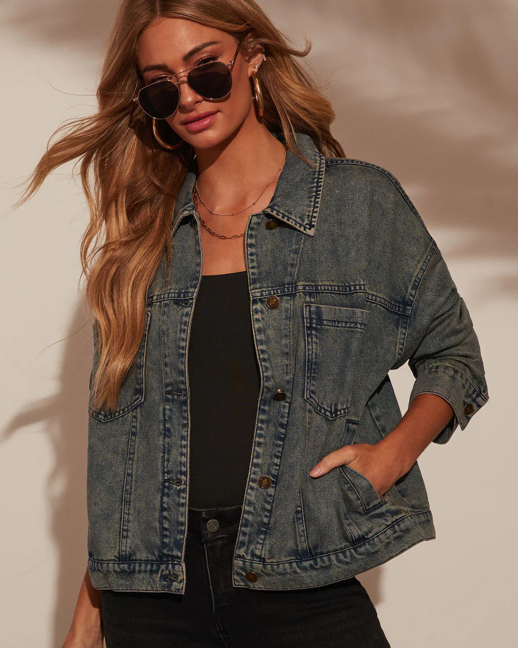 Dame Oversized Denim-jakke i afslappet snit med praktiske lommer Stilla