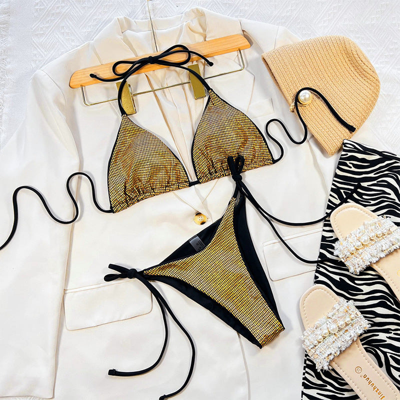Femme Triangle String Bikini Sæt med smart detaljearbejde Stilla