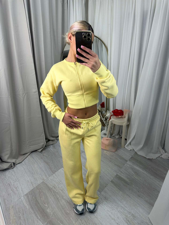 Damer sporty to-delt sæt med cropped zip pullover og komfortable joggingbukser Skovae