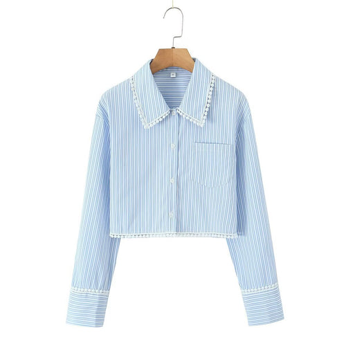 Kvindernes cropped bluse med elegante blonder detaljer Stilla