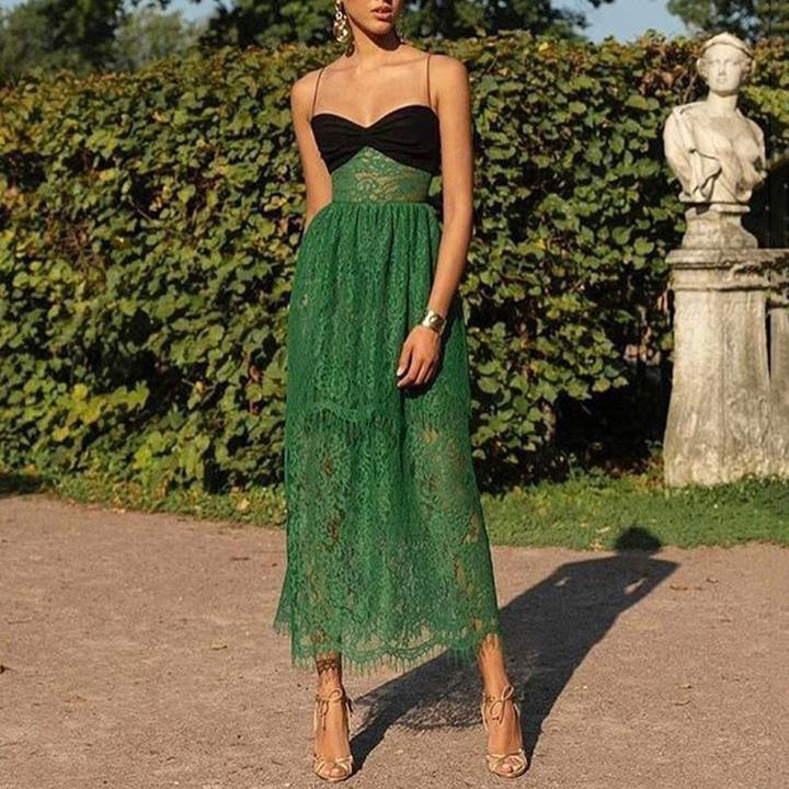 Damer Elegant blondekjole med off-shoulder design og gennemgående underkjole Stilla