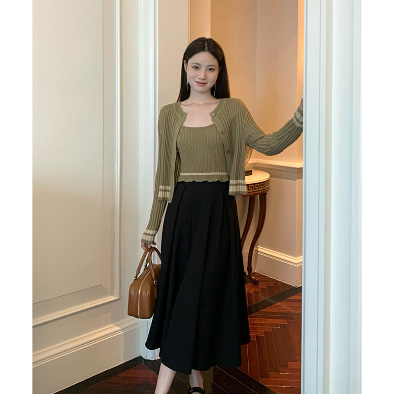 Dame løs Crop-Top med filigrane strikkede manchetter og elegant cardigan-design Stilla