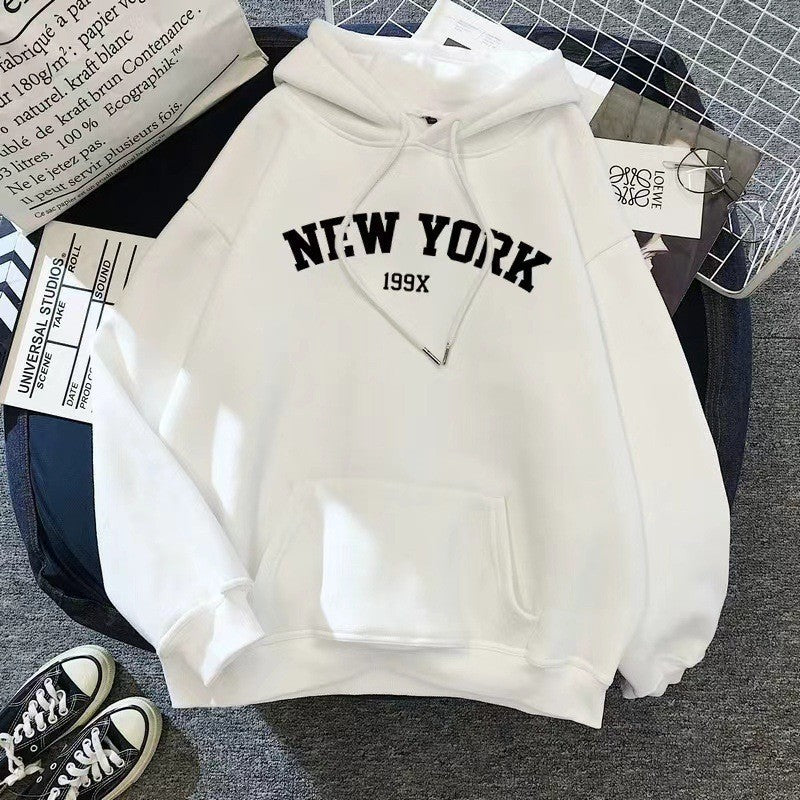 Kvinders hoodie med sporty New York print Skovae