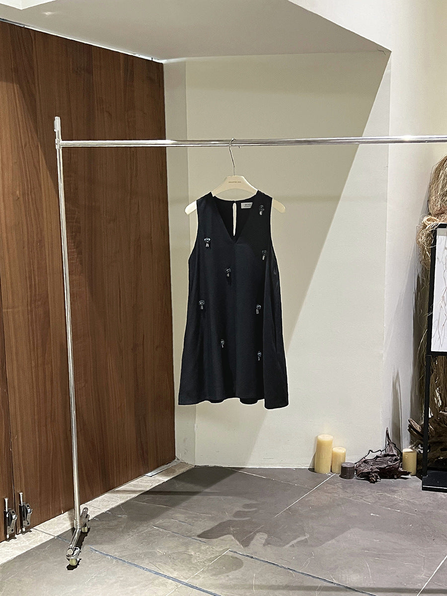 Dame ærmeløs top med kunstnerisk broderedesign og elegant V-udskæring Stilla