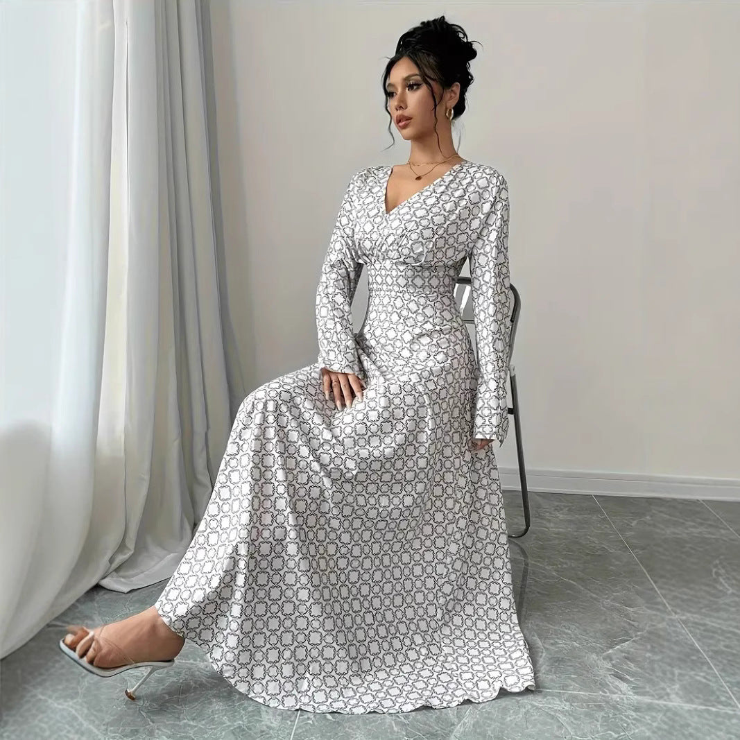 Dame elegant maxikjole med dyb V-udskæring og moderne mønster Stilla
