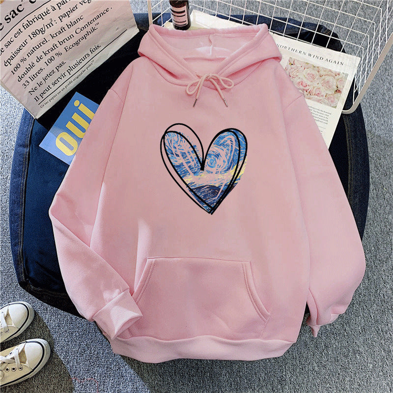 Kvinders hoodie med kunstnerisk hjerte design Skovae