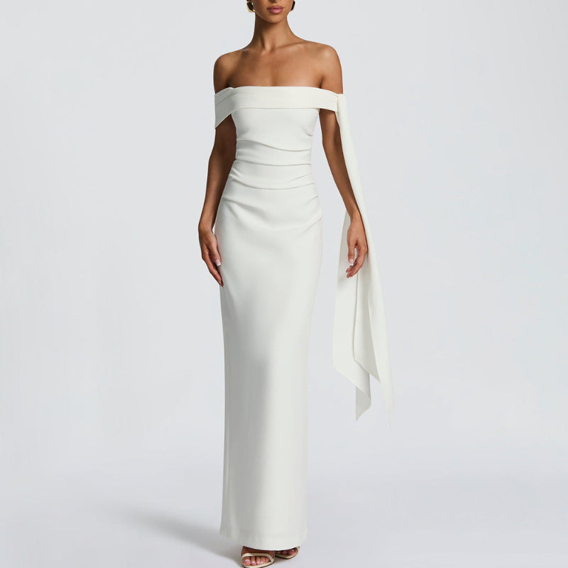 Dame Elegant aften kjole med off-shoulder-design og flydende kappe Skovae