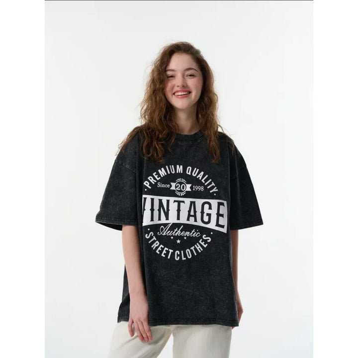 Dame Oversized T-shirt med vintage-inspireret tryk og afslappet snit Stilla