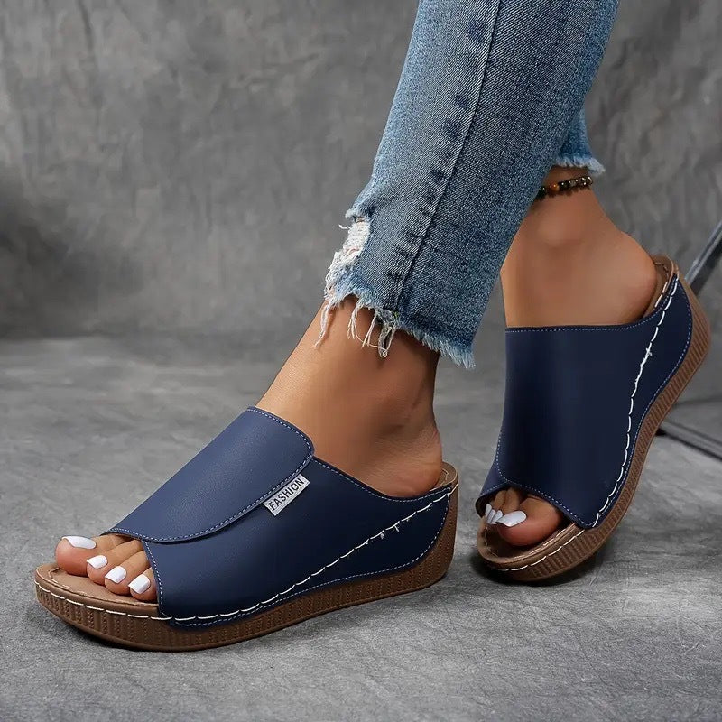 Dame Wedge-sandaler med elegant snit og ergonomisk fodsenge-design Stilla