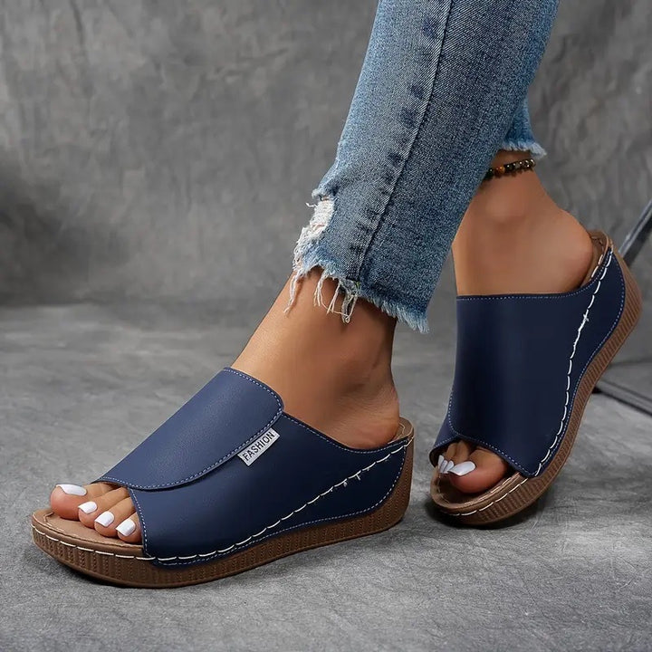 Dame Wedge-sandaler med elegant snit og ergonomisk fodsenge-design Stilla