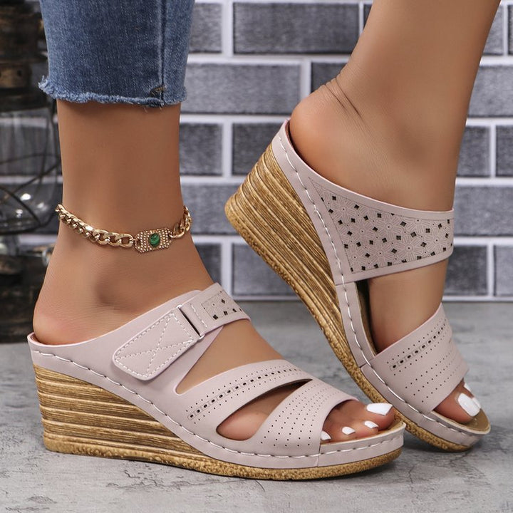 Dame Wedge-sandaler med justerbar rem og åndbart overmateriale Stilla