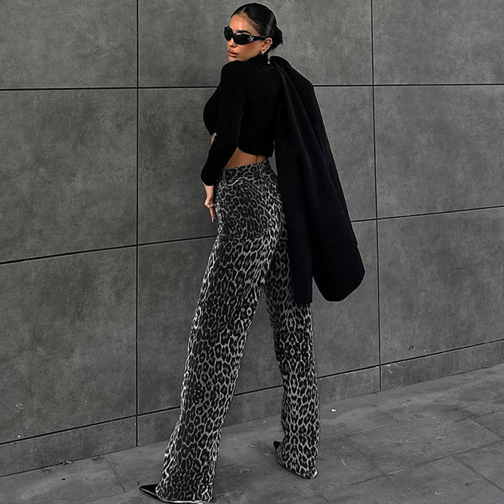 Dame højtaljede jeans i leopardmønster med bredudskåret ben Stilla
