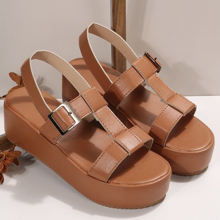Dame Wedge-sandaler med justerbare spænder og robust plateau Stilla