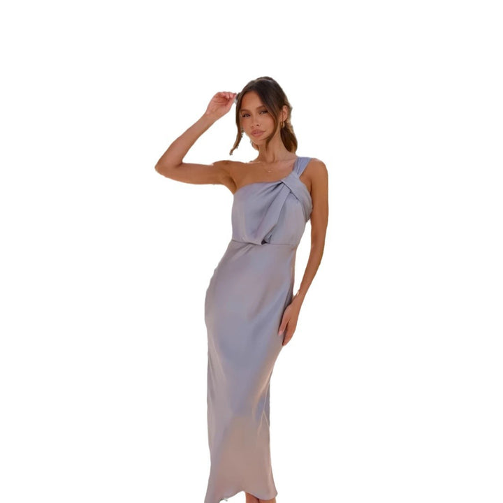 Dame elegante maxi kjole med asymmetrisk top og flydende kant