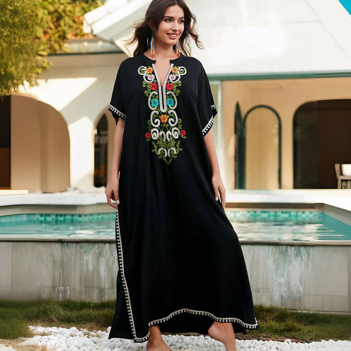 Dame Kaftan med kunstnerisk broderi og dyb V-hals Stilla