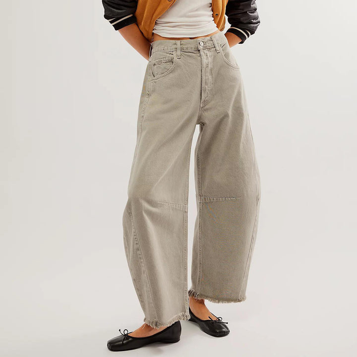 Damevidde jeans med moderigtigt slag og frynset kanter Stilla